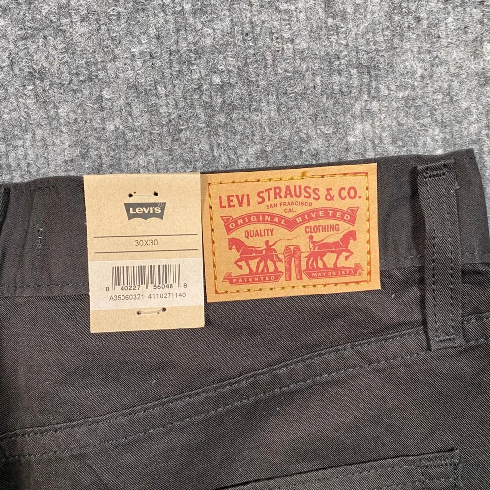 Levis 80s Mom Jeans Black High Rise Tapered Leg Pants 30x30 A35060321 NEW